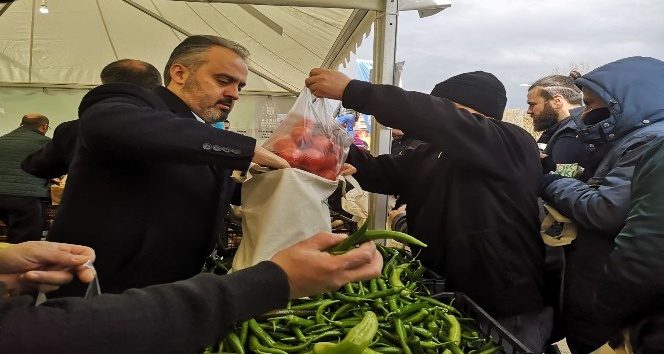Büyükşehir Başkanı Aktaş, tanzim satış noktasında vatandaşa hizmet etti