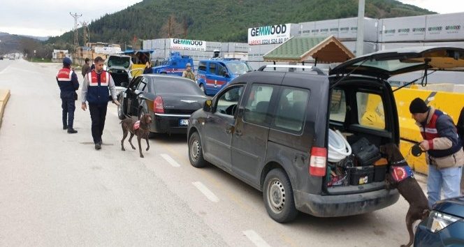 Jandarmadan droneli ve köpekli operasyon