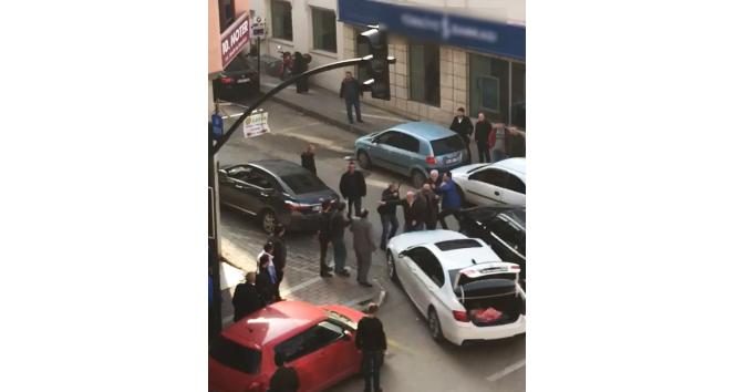 Yol vermedi diye copla dövdüler