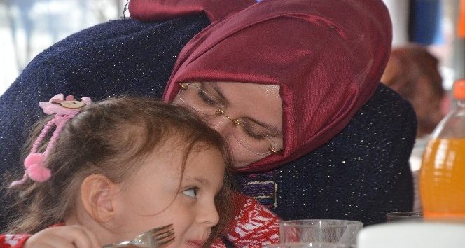 Bakan Selçuk, Bursa'da şehit aileleriyle bir araya geldi