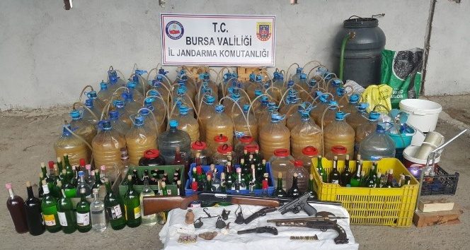 Bursa'da bin 400 litre kaçak alkol ele geçirildi