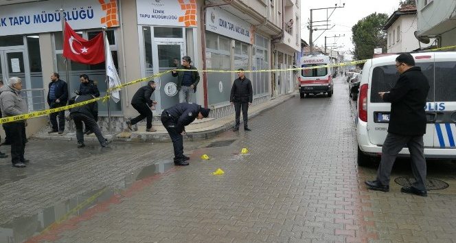 Tapu Müdürlüğü önünde dehşet anları kamerada...
