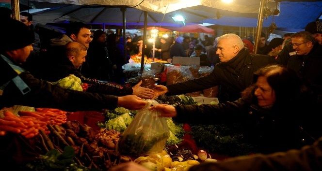 Bozbey'den pazar ziyareti