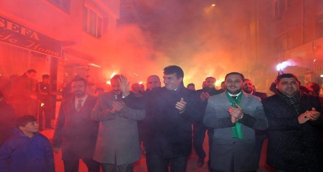 Osmangazi'de seçim bürosu açılışı mitinge dönüştü