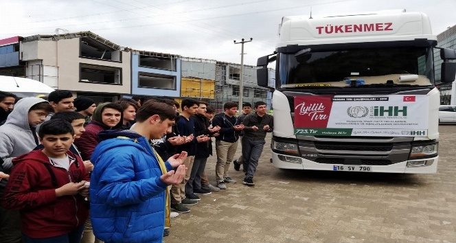 İHH TIR'ları iyilik için yollarda