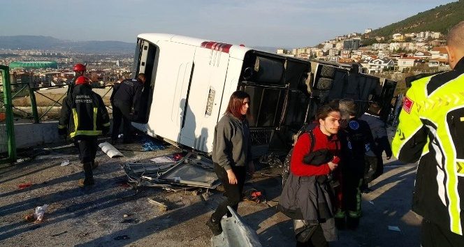 Öğrencileri taşıyan otobüs kaza yaptı: 48 yaralı