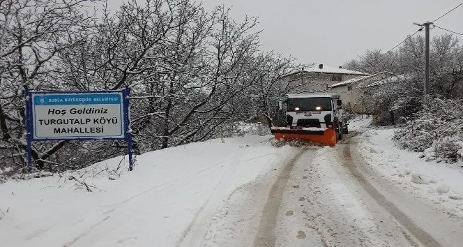 İnegöl'de karla mücadele sürüyor