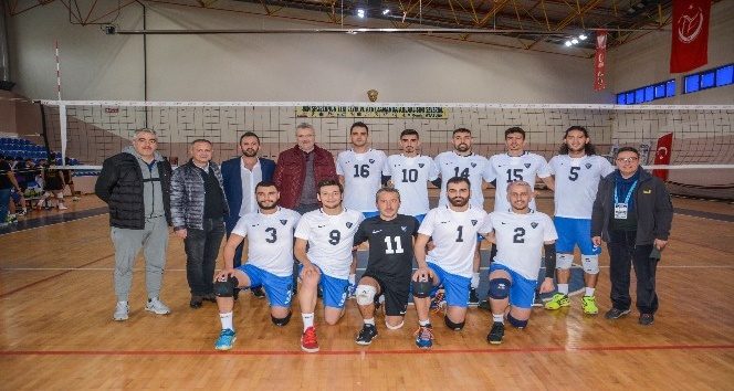 Karacabey Belediyespor Erkek Voleybol Takımı şampiyonluk yolunda iddialı