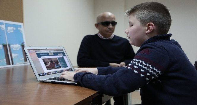 (Özel) Bilgisayar kullanmayı öğrenen görme engellilerin dünyası değişti