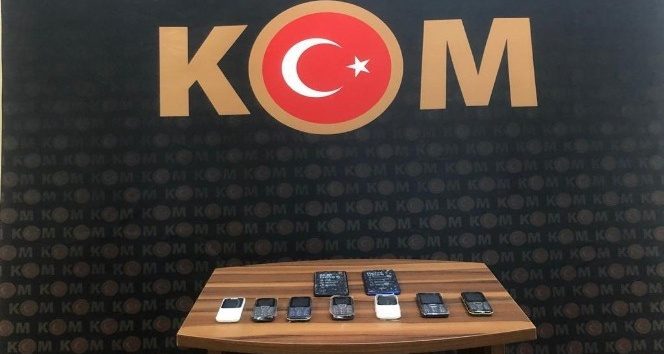 İnegöl'de kaçak telefon operasyonu:3 gözaltı