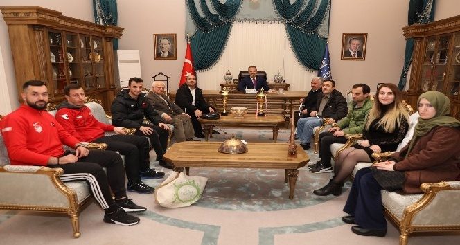 Şampiyonluk sevincini Başkan Aktaş'la paylaştılar
