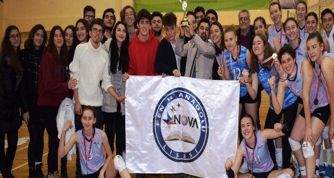 Nova'da üç kupa bir arada