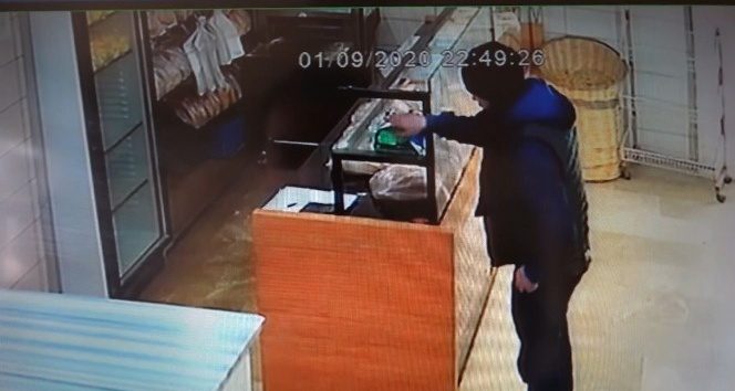 2 gün bedava ekmek istedi, 3. gün sadaka kutusunu böyle çaldı