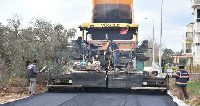 Umurbey'de beş sokağa asfalt