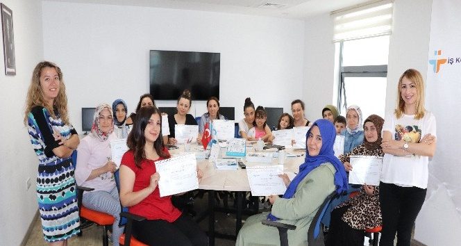 İŞKUR İş Kulübü'ne katılan yüzlerce iş arayan işe yerleşti