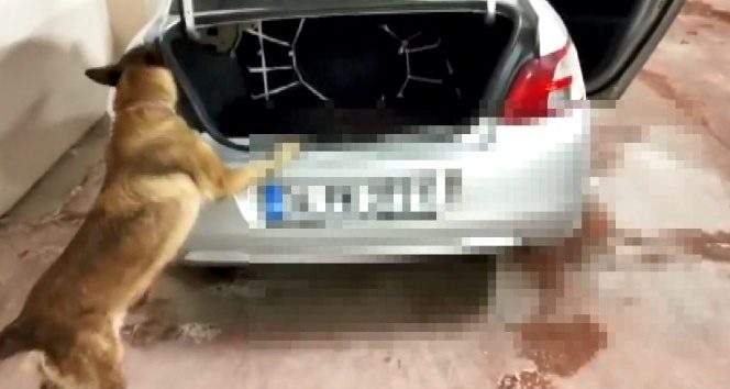 Otomobilden 16 kilo uyuşturucu çıktı