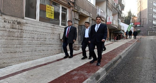 Çekirge'de kaldırımlar genişledi