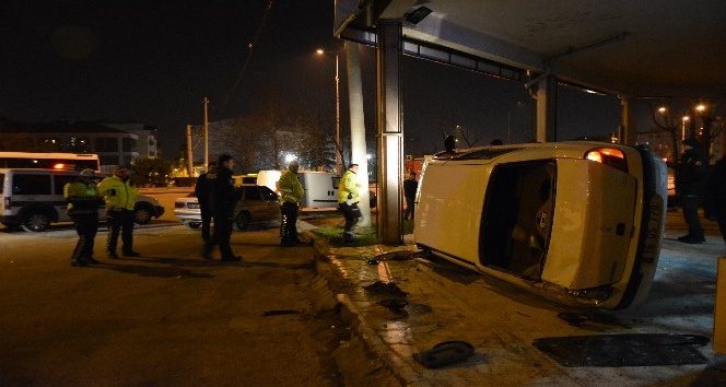 Takla atan otomobilden burnu kanamadan çıktı