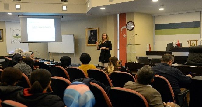 Belediye personeline ergenlik semineri