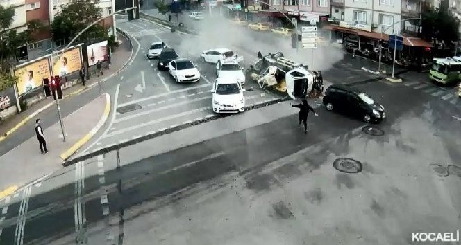 Mobese kameralarına yansıyan kazalar, 'bu kadar da olmaz' dedirtti