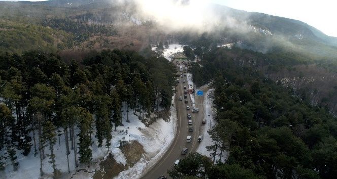 Karayolunda 2 kilometre, teleferikte ise metrelerce Uludağ kuyruğu